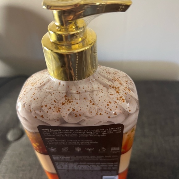 Hempz Limited Edition pumpkin spice and vanilla chai Herbal Body Moisturizer - - Picture 3 of 3